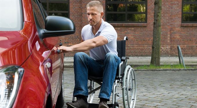 Invalidů je přes 425 tisíc. Kdo je ohrožený a jak zvládnout zátěž